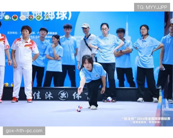 手抛球规则：何时算违例？裁判如何判定掷球动作合规性