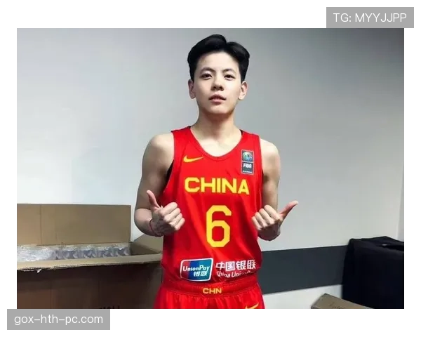 杨舒予家的冰箱里塞满蛋白粉，连饮料都按克称着喝