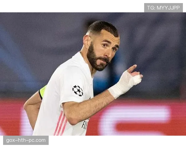 本泽马巅峰为何姗姗来迟：中锋角色转型与自我重塑的深层逻辑